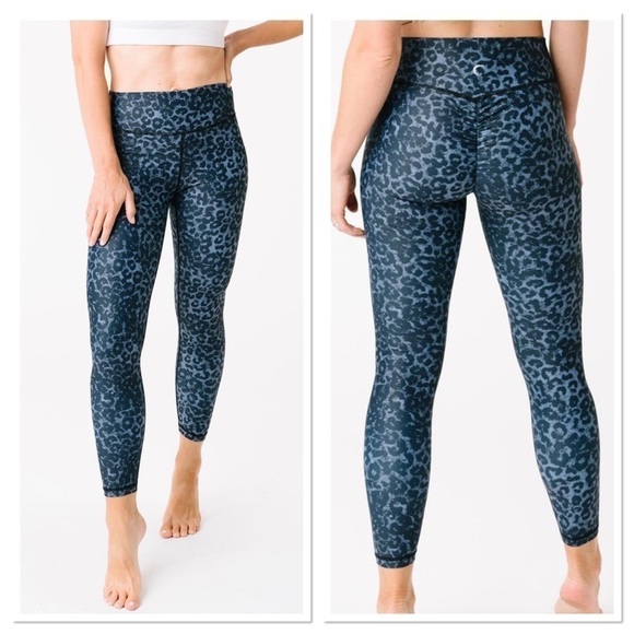 Zyia Stone Leopard Scrunchy Light and Luxe Leggings - Picture 1 of 10